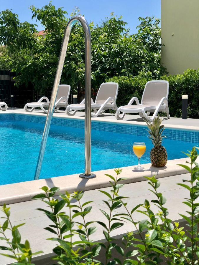 Seka Apartments With A Pool Kaštela Eksteriør billede