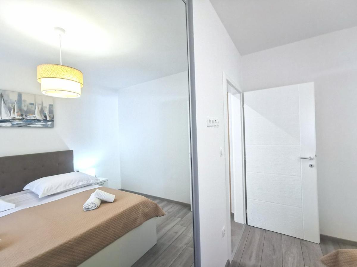 Seka Apartments With A Pool Kaštela Eksteriør billede