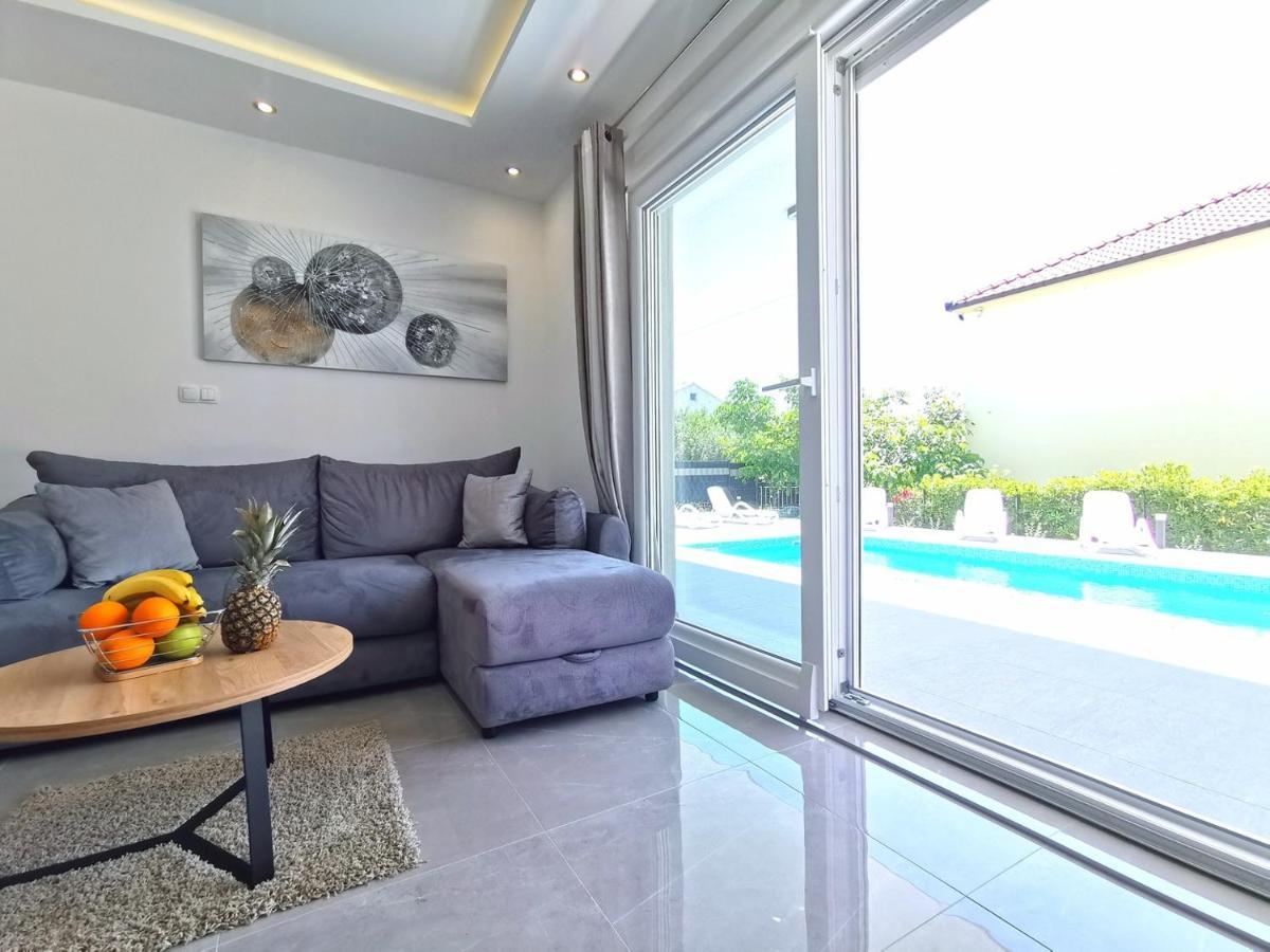 Seka Apartments With A Pool Kaštela Eksteriør billede